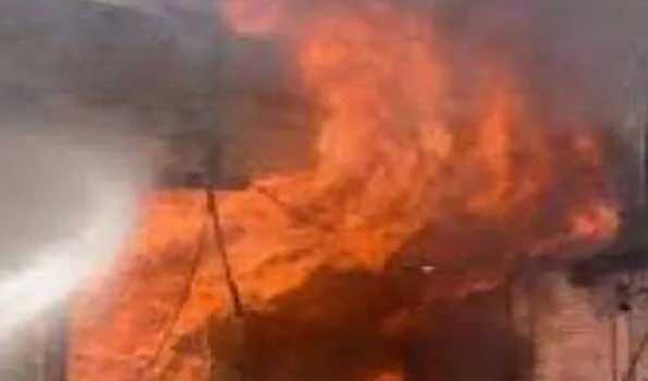 पटाखा फैक्ट्री में विस्फोट से पांच मरे- चार घायल पटाखा फैक्ट्री में विस्फोट से पांच मरे- चार घायल