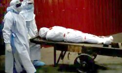 कोरोना का कोहराम-शवदाह गृहों पर लगी लाइन,6 घंटे तक किया इंतजार कोरोना का कोहराम-शवदाह गृहों पर लगी लाइन,6 घंटे तक किया इंतजार