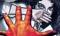 आखिर किस से करें शिकायत-दी गई छेड़छाड़ की तहरीर पुलिस ने फाड़ी आखिर किस से करें शिकायत-दी गई छेड़छाड़ की तहरीर पुलिस ने फाड़ी