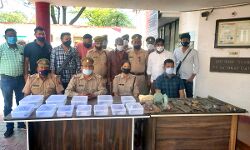 शातिरों पर पुलिस भारी- अवैध शस्त्र फैक्ट्री का भंडाफोड़ 1 गिरफ्तार शातिरों पर पुलिस भारी- अवैध शस्त्र फैक्ट्री का भंडाफोड़ 1 गिरफ्तार