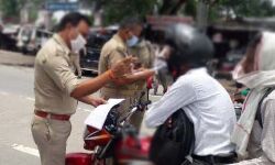 मास्क ना लगाने पर हुए चालान पर बिजलीकर्मियों ने कर दी थाने की बत्ती गुल