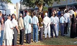 मतदान के बीच खूनी संघर्ष, फायरिंग में चार की मौत