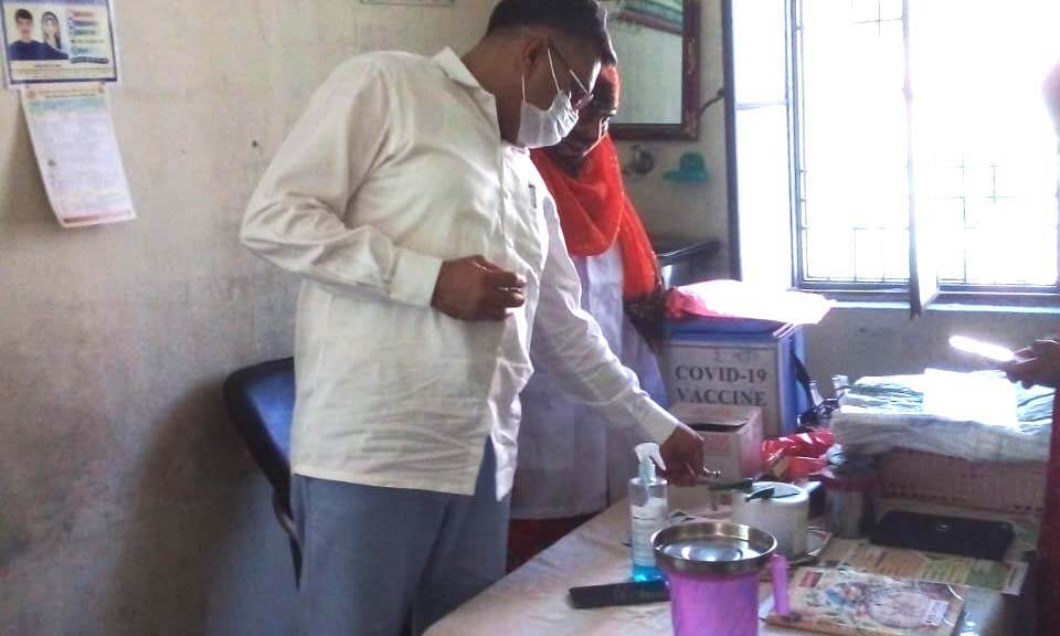 CMO ने स्वास्थ्य केन्द्रों का किया निरीक्षण- टीका उत्सव को बनाएं सफल