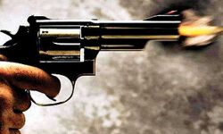 तस्करों की फायरिंग में दो पुलिसकर्मियों की मौत तस्करों की फायरिंग में दो पुलिसकर्मियों की मौत