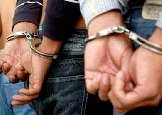 रिश्वत लेने के आरोपी अधिकारियों को हिरासत में भेजा