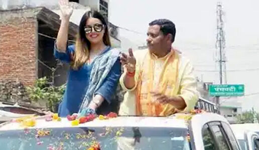 पहले TMC के लिए रोड शो- अब महिमा चौधरी ने मांगे BJP के लिए वोट