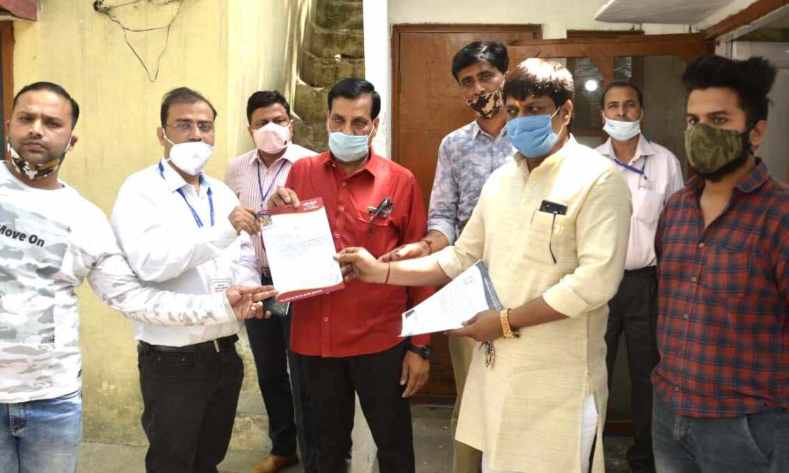 समाजसेवी मनीष चौधरी ने अपनी टीम के साथ दिया ADM को ज्ञापन