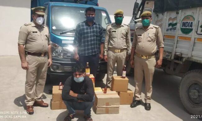 एलोवेरा के नीचे छिपा मिला शराब का जखीरा, एक गिरफ्तार