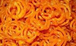 मतदाताओं को बांटी जलेबियां, पुलिस ने धर लिया प्रधान पद का उम्मीदवार मतदाताओं को बांटी जलेबियां, पुलिस ने धर लिया प्रधान पद का उम्मीदवार