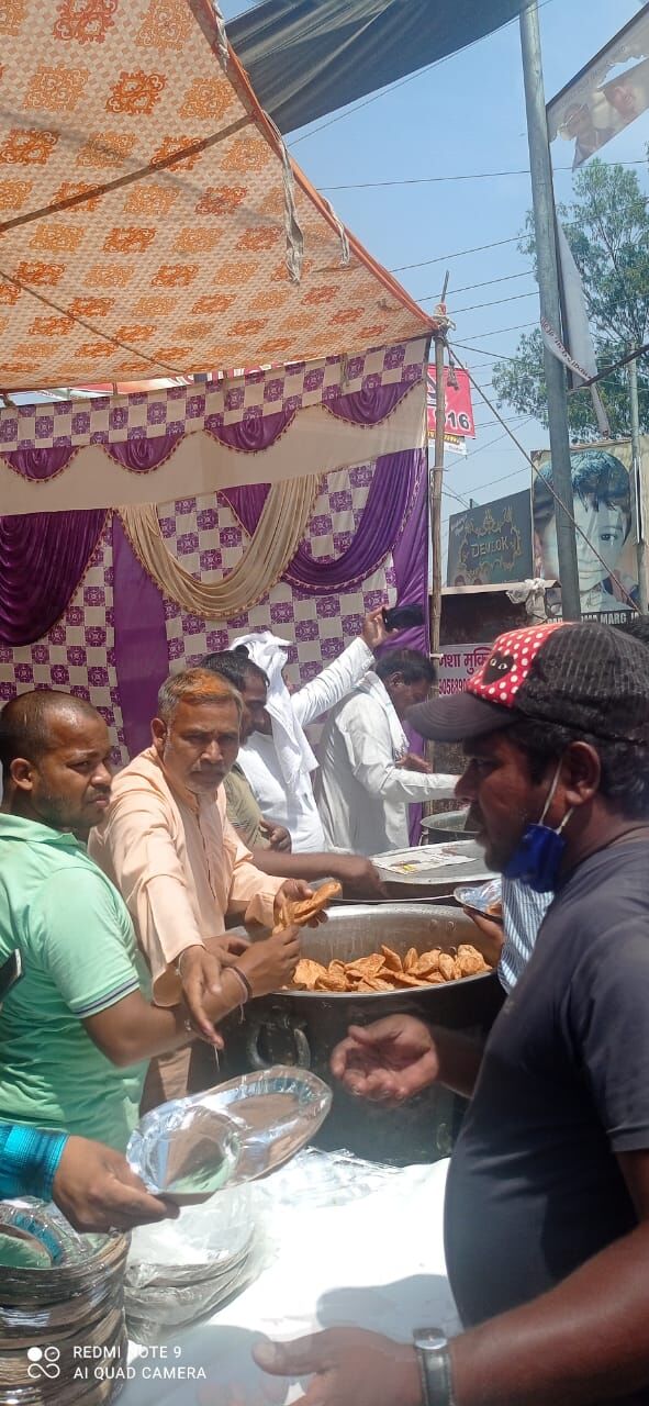 प्रमोद पाल ने बाबा साहब के जन्मोत्सव पर भंडरा में किया सहयोग