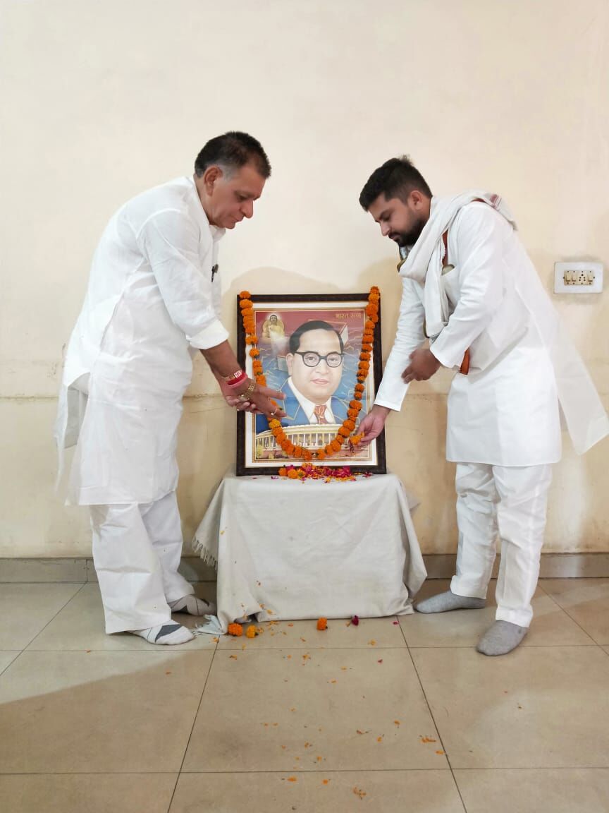 कांग्रेस जिलाध्यक्ष समेत कार्यकर्ताओं ने मनाई डाॅ भीमराव अंबेडकर जयंती कांग्रेस जिलाध्यक्ष समेत कार्यकर्ताओं ने मनाई डाॅ भीमराव अंबेडकर जयंती