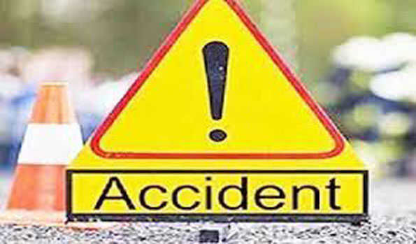 ट्रैक्टर पलटने से तीन मजदूर की मौत
