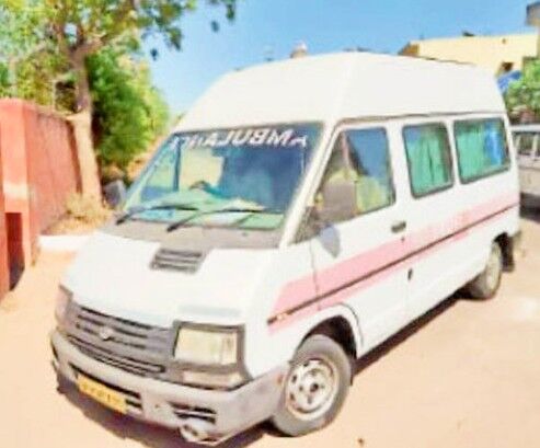 बिगड़ते हालात-एंबुलेंस के इंतजार में पूर्व जिला जज की संक्रमित पत्नी की मौत