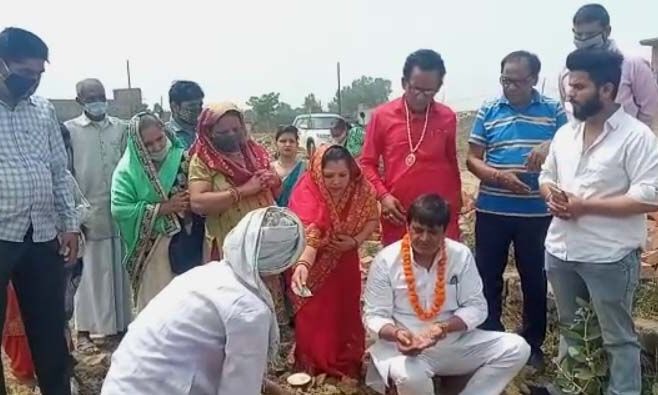 बन रहा है माँ ज्वाला देवी का मंदिर- प्रमुख समाजसेवी मनीष ने किया शिलान्यास