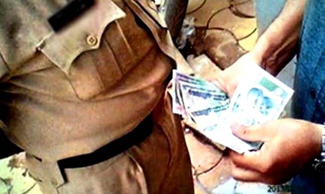 एएसआई रिश्वत लेते गिरफ्तार