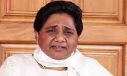 बोली मायावती- कोरोना वैक्सीन की आयु सीमा घटाने पर विचार करें सरकार