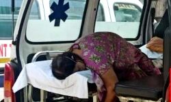 और टूट गई सांस- दिल्ली तक नहीं मिला इलाज- अस्पताल के बाहर तोड़ा दम और टूट गई सांस- दिल्ली तक नहीं मिला इलाज- अस्पताल के बाहर तोड़ा दम