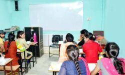 कोचिंग सेंटर को बच्चों के जीवन की नहीं अपने हितों की चिंता कोचिंग सेंटर को बच्चों के जीवन की नहीं अपने हितों की चिंता