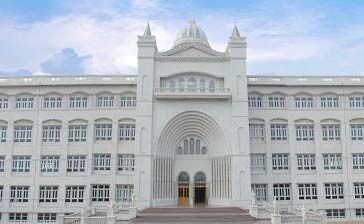 मोदी विश्वविद्यालय के खिलाफ महामारी एक्ट के तहत मामला दर्ज