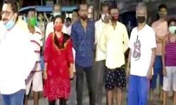 कोरोना वार्ड को बना दिया पोलिंग बूथ- जमकर कटा बवाल कोरोना वार्ड को बना दिया पोलिंग बूथ- जमकर कटा बवाल