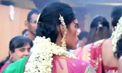 बधाइयां मांग रहा नकली किन्नर दबोचा- जमकर धुनाई- निकाला जुलूस