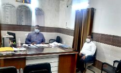 सिटी मजिस्ट्रेट ने दवा उपलब्धता को लेकर सुभाष चौहान से की वार्ता सिटी मजिस्ट्रेट ने दवा उपलब्धता को लेकर सुभाष चौहान से की वार्ता