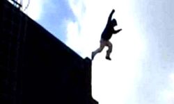 कोरोना संक्रमित मरीज ने पांचवी मंजिल से कूदकर की आत्महत्या कोरोना संक्रमित मरीज ने पांचवी मंजिल से कूदकर की आत्महत्या