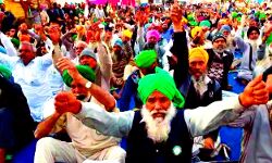 संकट में निकाली राह-ऑक्सीजन के लिए बॉर्डर का हिस्सा खोलेंगे किसान संकट में निकाली राह-ऑक्सीजन के लिए बॉर्डर का हिस्सा खोलेंगे किसान