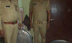 बंट रही थी मिठाई- पुलिस ने मौके पर पहुंचकर की जब्त