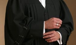 कचहरी से नहीं हट रहा कोरोना का साया-4 वकीलों की संक्रमण से मौत कचहरी से नहीं हट रहा कोरोना का साया-4 वकीलों की संक्रमण से मौत