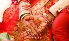 रंग में पड़ा भंग - दुल्हा और पिता को गिरफ्तार कर ले गई पुलिस रंग में पड़ा भंग - दुल्हा और पिता को गिरफ्तार कर ले गई पुलिस