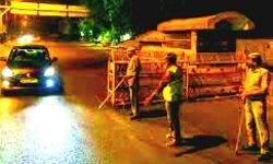 आपदा का नाजायज फायदा उठा रही पुलिस- कर्फ्यू में हो रही अवैध वसूली