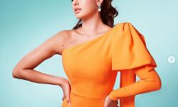 हाई हील्स और तंग ड्रेस में नोरा ने स्टेज पर लगाई आग