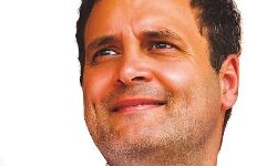 मदद का हाथ बढ़ाते चलो,इस अंधे सिस्टम का सच दिखाते चलो-राहुल गाँधी मदद का हाथ बढ़ाते चलो,इस अंधे सिस्टम का सच दिखाते चलो-राहुल गाँधी