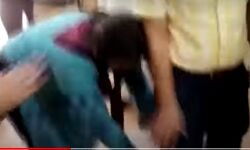 सीएमओ के पैर छूकर महिलाओं ने मांगे रेमडेसीविर-बोले अधिकारी भेज दूंगा जेल सीएमओ के पैर छूकर महिलाओं ने मांगे रेमडेसीविर-बोले अधिकारी भेज दूंगा जेल