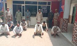 चुनावी चर्चा के विवाद में दो पक्षों के बीच चले लाठी डंडे- आठ गिरफ्तार चुनावी चर्चा के विवाद में दो पक्षों के बीच चले लाठी डंडे- आठ गिरफ्तार