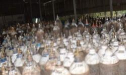 महामारी में कालाबाजारी- गोदाम में मिले 400 ऑक्सीजन सिलेंडर महामारी में कालाबाजारी- गोदाम में मिले 400 ऑक्सीजन सिलेंडर