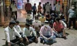 तीमारदारों की दबंगई- डॉक्टर के साथ की मारपीट तीमारदारों की दबंगई- डॉक्टर के साथ की मारपीट