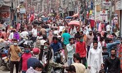 15 मई तक लॉकडाउन-बाजारों में उमडी भीड़-मास्क दिखे गायब 15 मई तक लॉकडाउन-बाजारों में उमडी भीड़-मास्क दिखे गायब