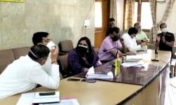 बोली डीएम-ऑक्सीजन की कमी नही-कालाबाजारी पर होगी कार्रवाई बोली डीएम-ऑक्सीजन की कमी नही-कालाबाजारी पर होगी कार्रवाई