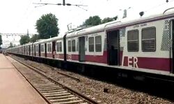 ममता के शपथ लेते ही लगा मिनी लॉकडाउन-लोकल ट्रेनों पर लगाई रोक