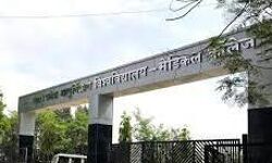 मेडिकल कॉलेज में भर्ती के लिए आई महिला की मौत - परिजनो का हंगामा