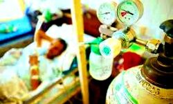 ऑक्सीजन आपूर्ति पर एससी की केंद्र को फटकार-हमें कड़े फैसले पर मजबूर ना करें ऑक्सीजन आपूर्ति पर एससी की केंद्र को फटकार-हमें कड़े फैसले पर मजबूर ना करें