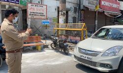 मुस्तैद पुलिस करा रही लॉकडाउन का सख्ती से पालन मुस्तैद पुलिस करा रही लॉकडाउन का सख्ती से पालन