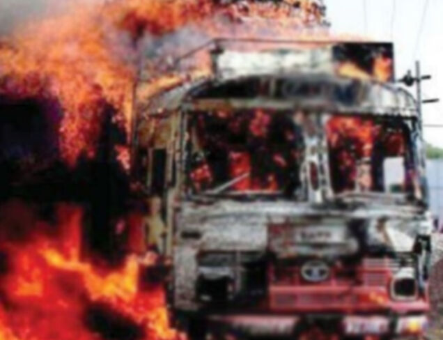 ट्रक में खेलते समय लगी आग से झुलसे चार बच्चों की मौत