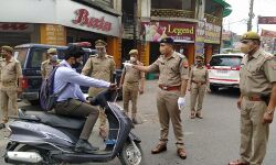 आंशिक लॉकडाउन का पालन कराने के लिए एसएसपी खुद उतरे सड़क पर