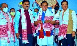 हिमंत बिस्वा सरमा ने संभाली असम की सत्ता-ग्रहण की शपथ हिमंत बिस्वा सरमा ने संभाली असम की सत्ता-ग्रहण की शपथ