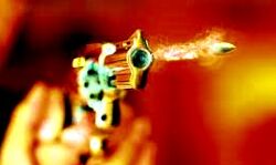 ववाद के दौरान दो पक्षों के बीच चली गोलियां-राहगीर की हो गई मौत ववाद के दौरान दो पक्षों के बीच चली गोलियां-राहगीर की हो गई मौत