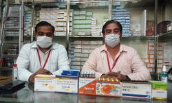 जिला अध्यक्ष की पहल पर दवा विक्रेता गरीबों की मदद के लिए आगे आए जिला अध्यक्ष की पहल पर दवा विक्रेता गरीबों की मदद के लिए आगे आए