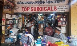 ओवर रेटिंग की शिकायत पर दवा मंडी में सिटी मजिस्ट्रेट का छापा-मचा हडकंप